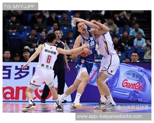 夏普与杨瀚森在首周训练营展现卓越表现引发广泛关注与期待 夏普与杨瀚森在首周训练营展现卓越表现引发广泛关注与期待