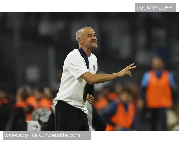 恩里克坚定支持舍瓦利耶:后卫失误不影响我们对他的信任 恩里克坚定支持舍瓦利耶:后卫失误不影响我们对他的信任