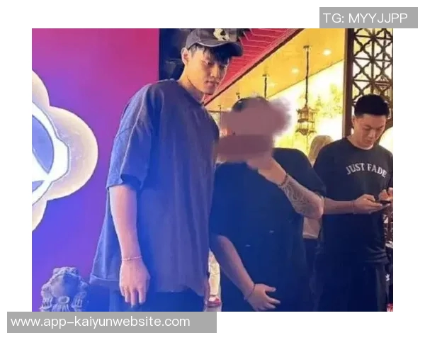 苏群分析曾凡博与杨瀚森的训练环境差异及其对成长的影响