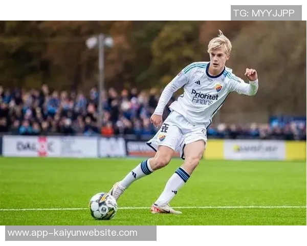 瑞典前锋贝里瓦尔赛后自责错失良机深感负疚