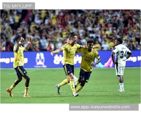 菲利克斯头球破门助利雅得胜利领先对手一球展现自信风采